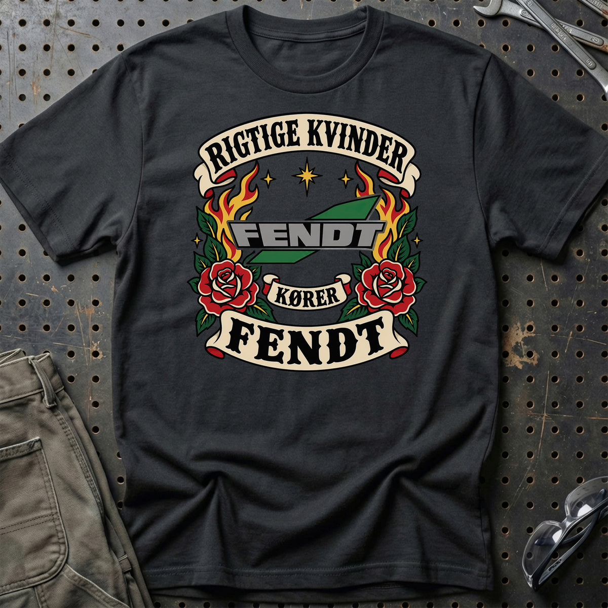 Fendt Rigtige Kvinder Kører – Roser og Flammer T-Shirt – Sort
