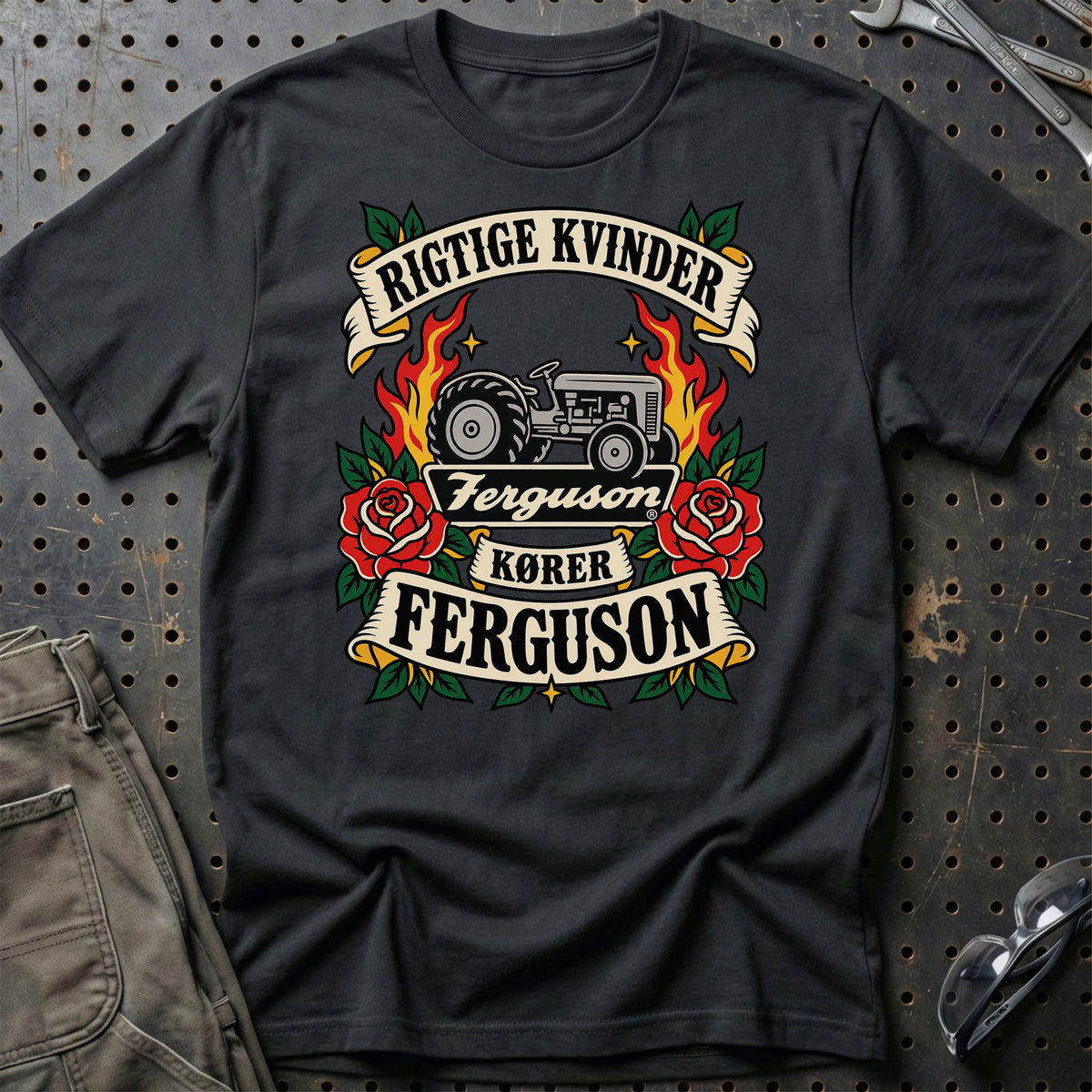 Ferguson Rigtige Kvinder Kører – Roser og Flammer T-Shirt – Sort