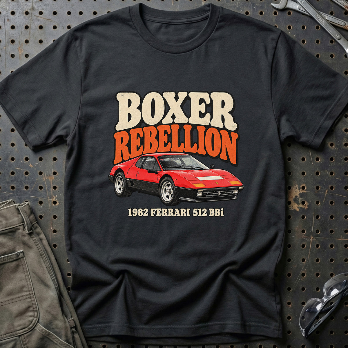 
Ferrari 512 BBi 1982 – Boxer Rebellion T-Shirt – Sort
