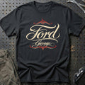 
Ford Garage – Pinstripe – Unisex T-Shirt med tryk foran, farve: Sort