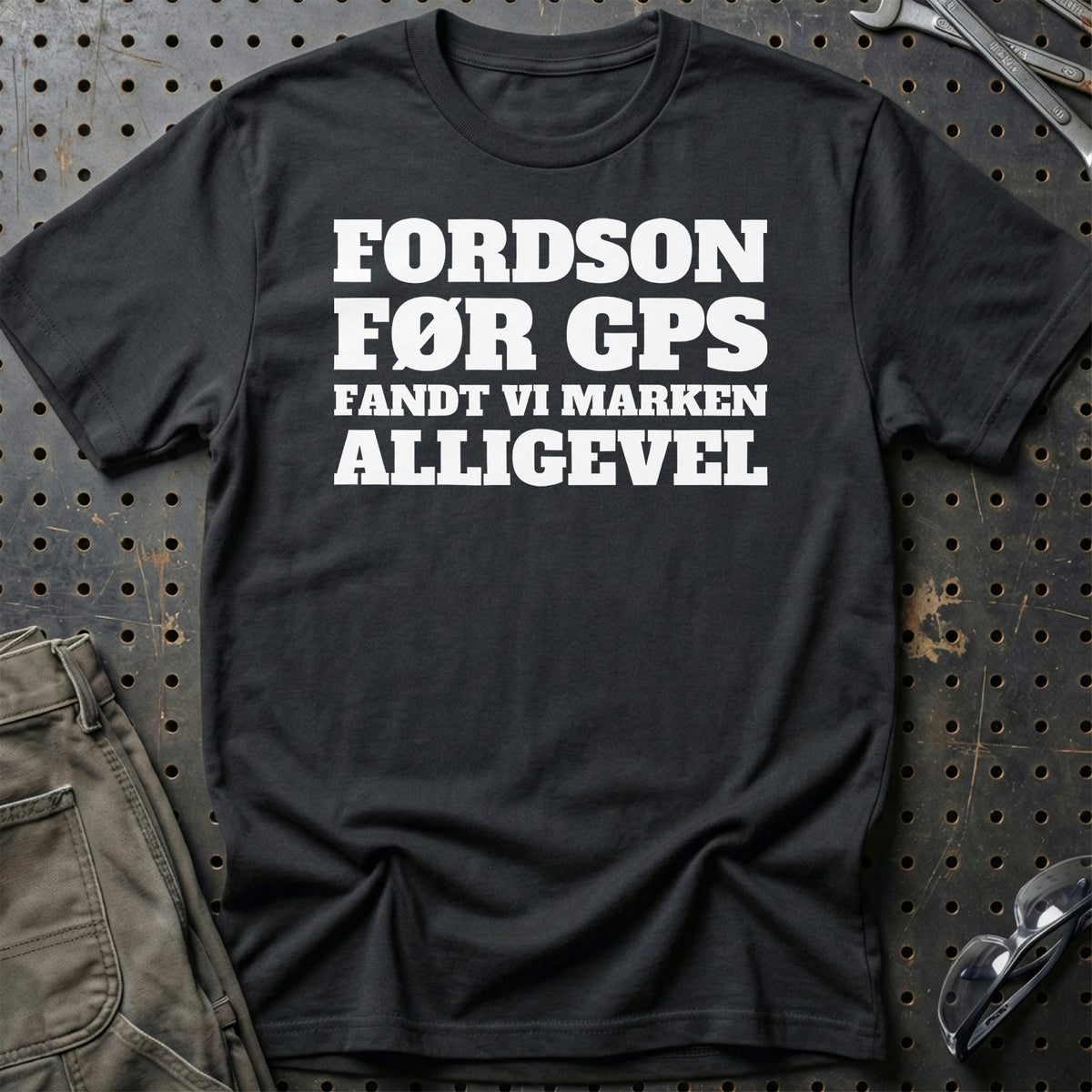 Fordson – Før GPS Fandt Vi Marken Alligevel T-Shirt – Sort