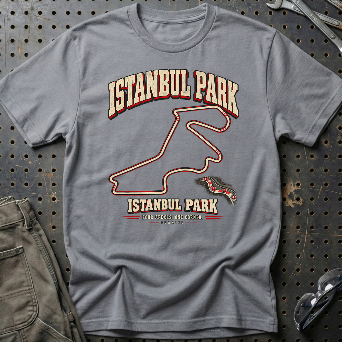 
Formula 1 Istanbul Park – Four Apexes. One Corner. Unisex T-Shirt – Grå Sport