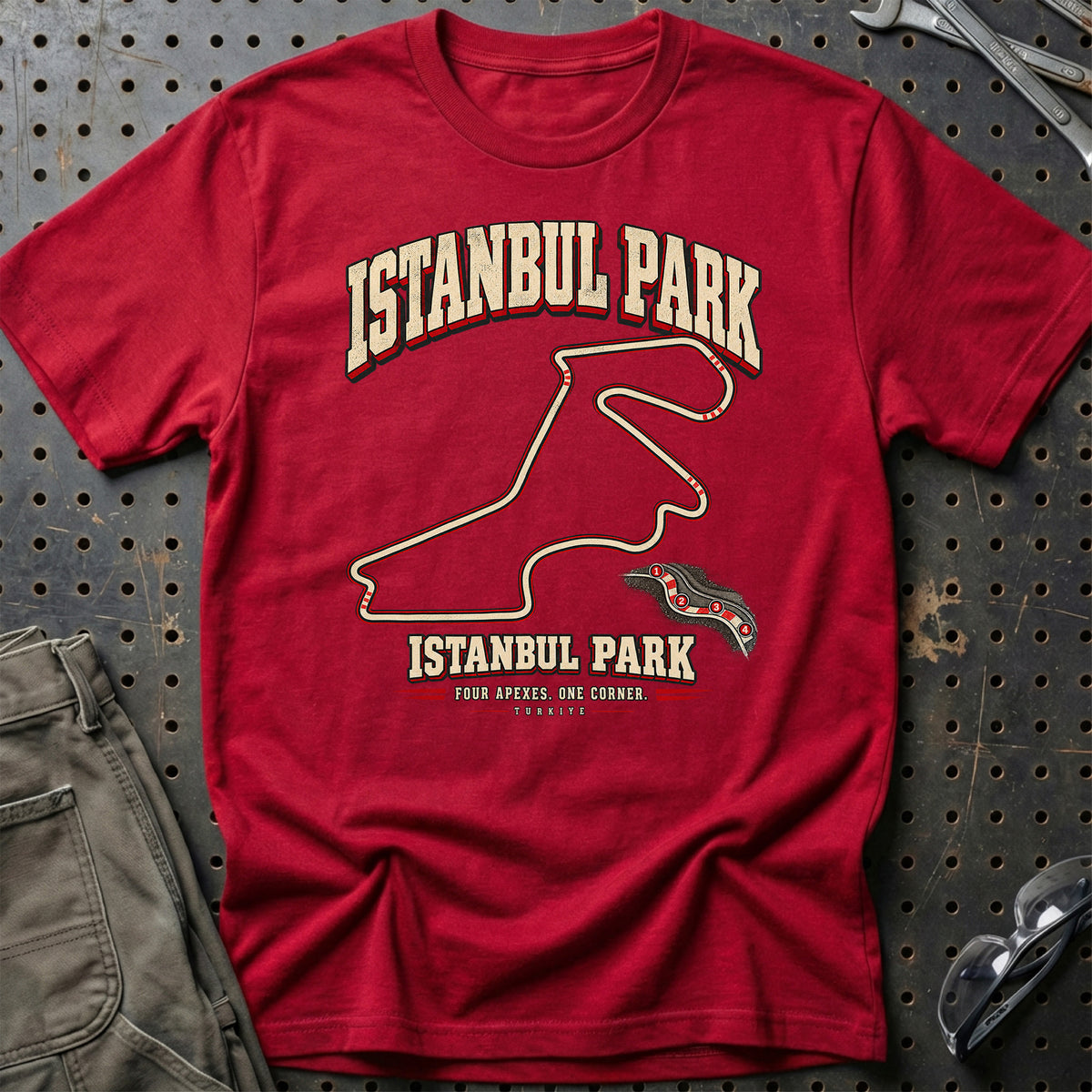 
Formula 1 Istanbul Park – Four Apexes. One Corner. Unisex T-Shirt – Rød