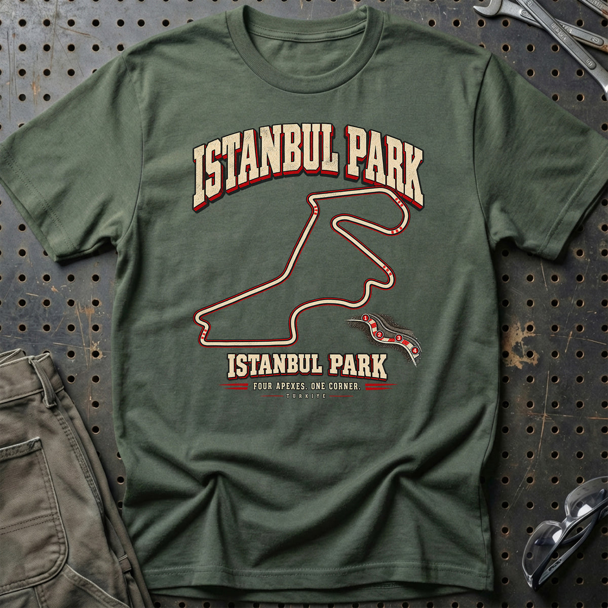 
Formula 1 Istanbul Park – Four Apexes. One Corner. Unisex T-Shirt – Grøn Militær
