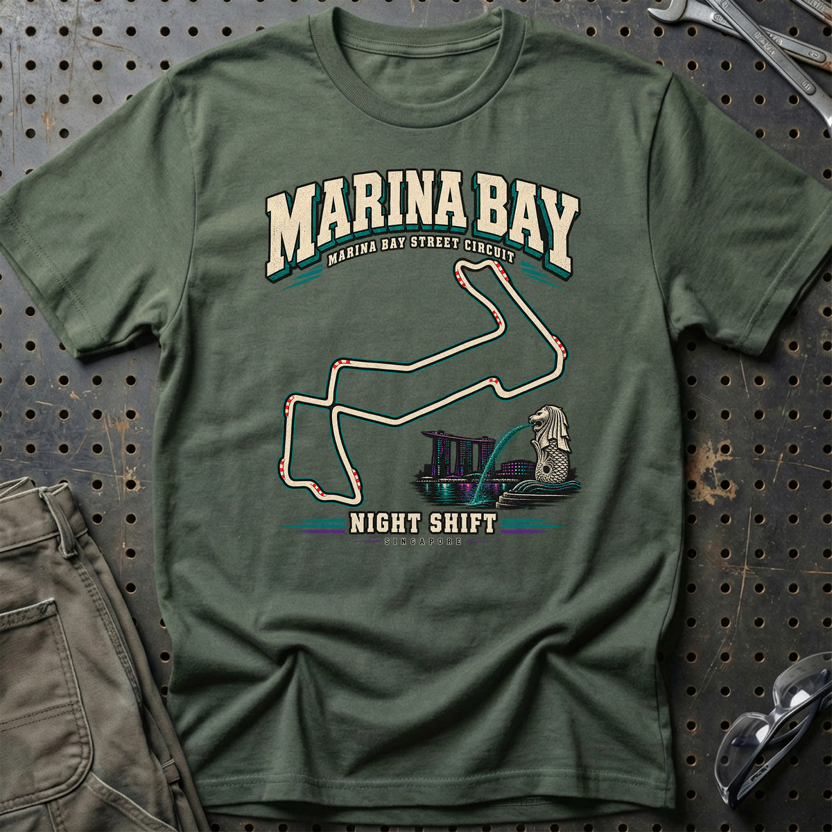 
Formula 1 Marina Bay – Night Shift Unisex T-Shirt – Grøn Militær