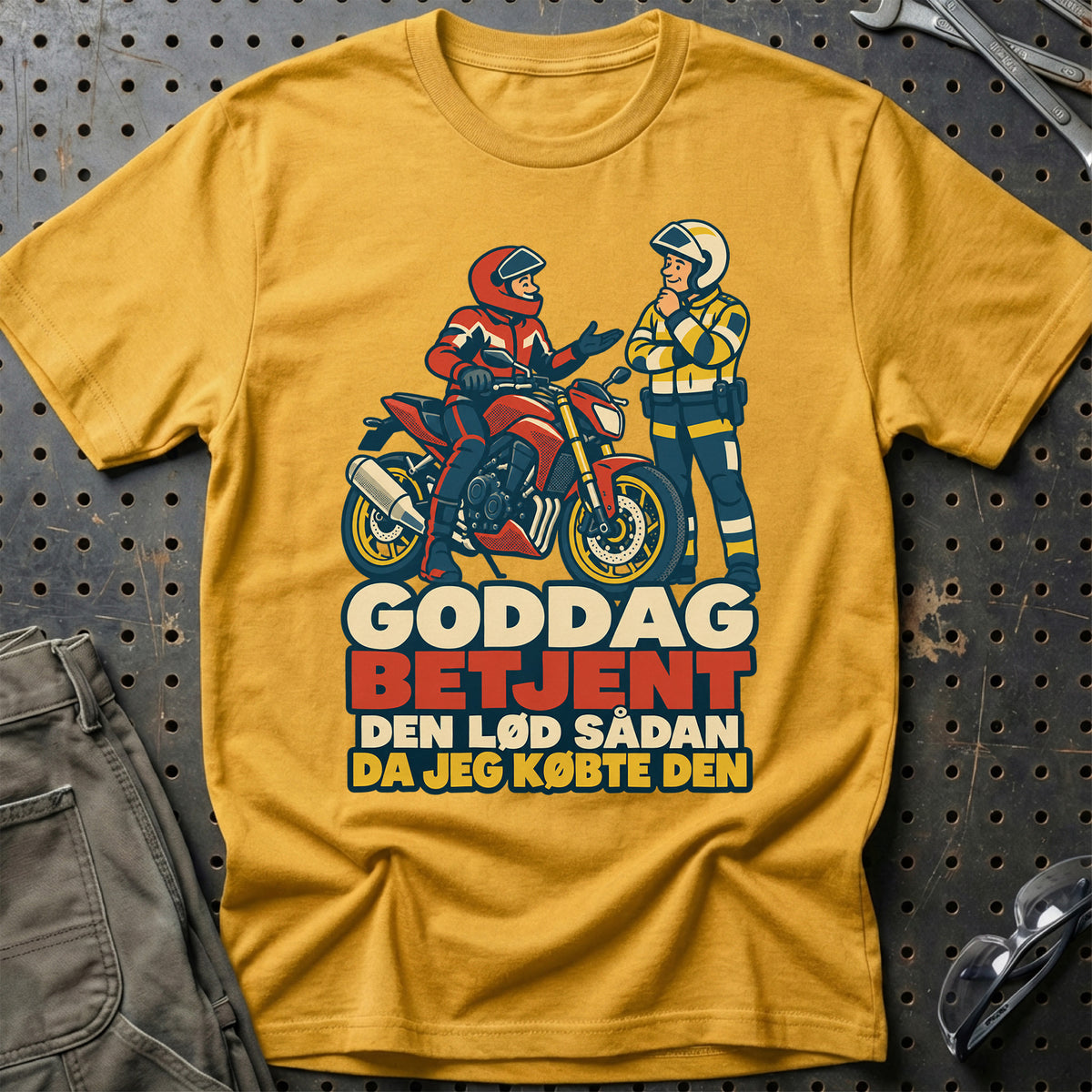 
Goddag betjent den lød sådan da jeg købte den – Retro – Unisex T-Shirt – Guld