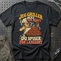 
Grillentusiast – Jeg griller ikke for meget du spiser for langsomt – Unisex T-Shirt med tryk foran, farve: Sort