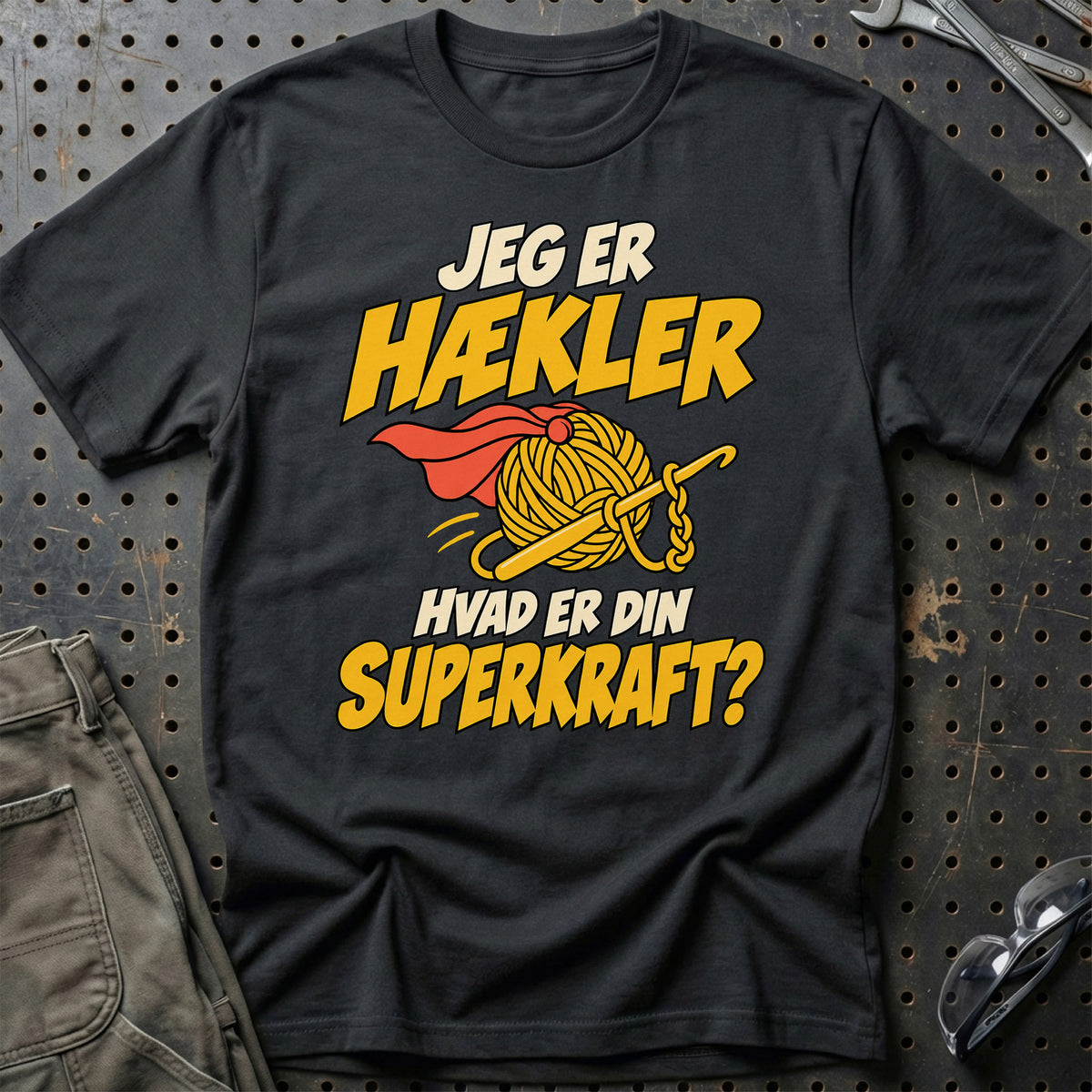 
Hækler – Hvad er din superkraft? – Unisex T-Shirt – Sort