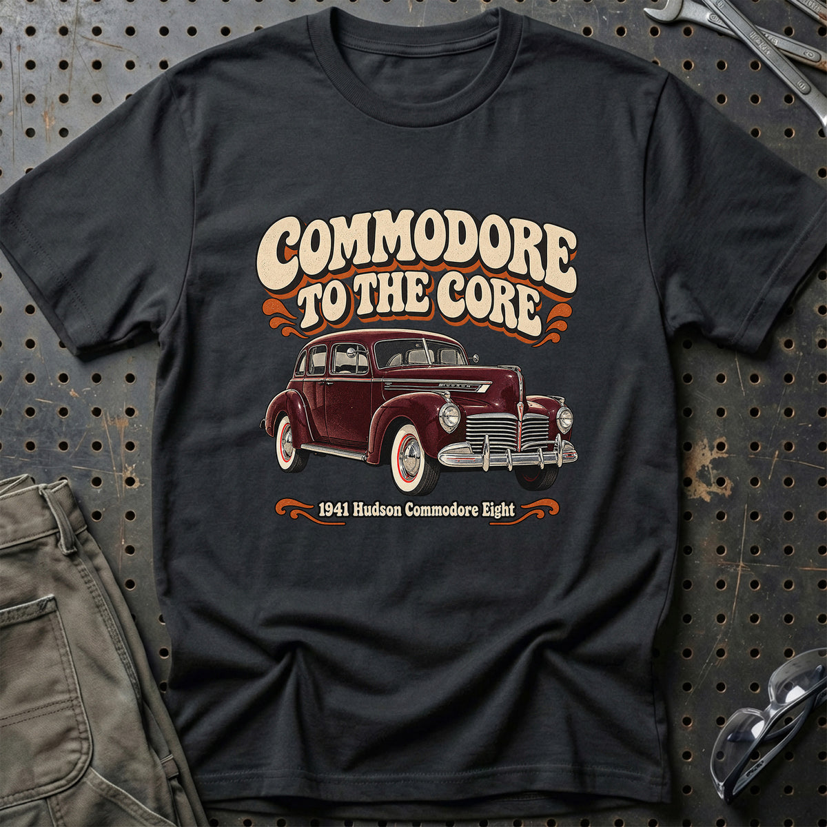 
Hudson Commodore Eight 1941 – Commodore to the Core T-Shirt – Sort