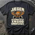 
Jæger – Jeg rammer oftest en god undflygt – Unisex T-Shirt – Sort