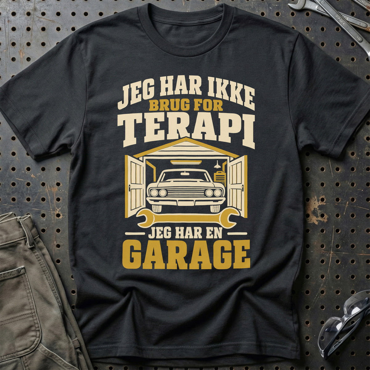 Jeg har ikke brug for terapi jeg har en garage T-Shirt – Sort