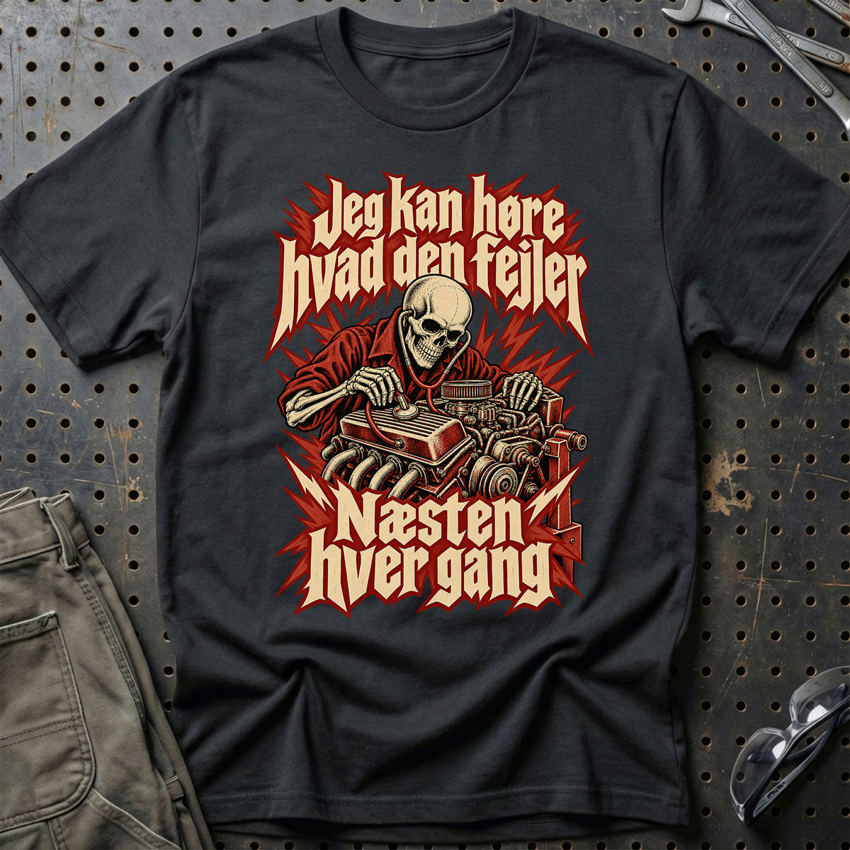 Jeg kan høre, hvad den fejler – Næsten hver gang – Rock T-Shirt – Sort