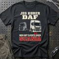 Jeg Kører DAF – Men Mit Hjerte Siger Scania T-Shirt – Sort