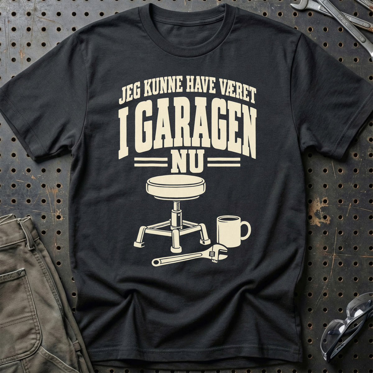 Jeg kunne have været i garagen nu T-Shirt – Sort