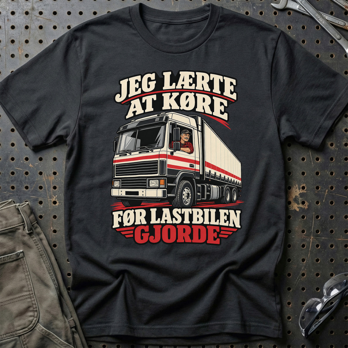 Jeg Lærte At Køre – Før Lastbilen Gjorde T-Shirt – Sort