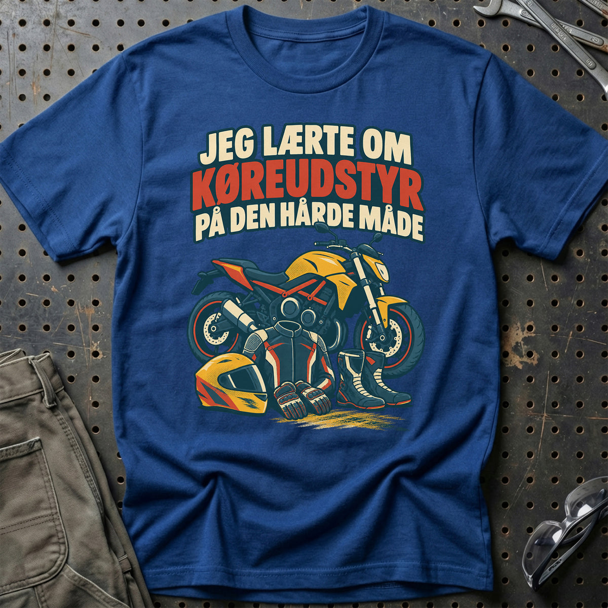 
Jeg lærte om køreudstyr på den hårde måde – Retro – Unisex T-Shirt – Blå Royal
