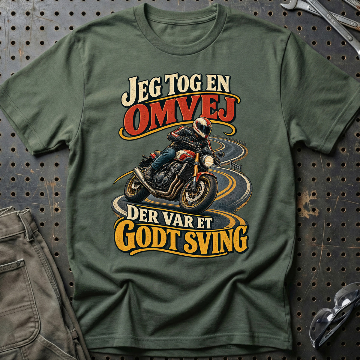 
Jeg tog en omvej der var et godt sving – Illustration – Unisex T-Shirt – Grøn Militær