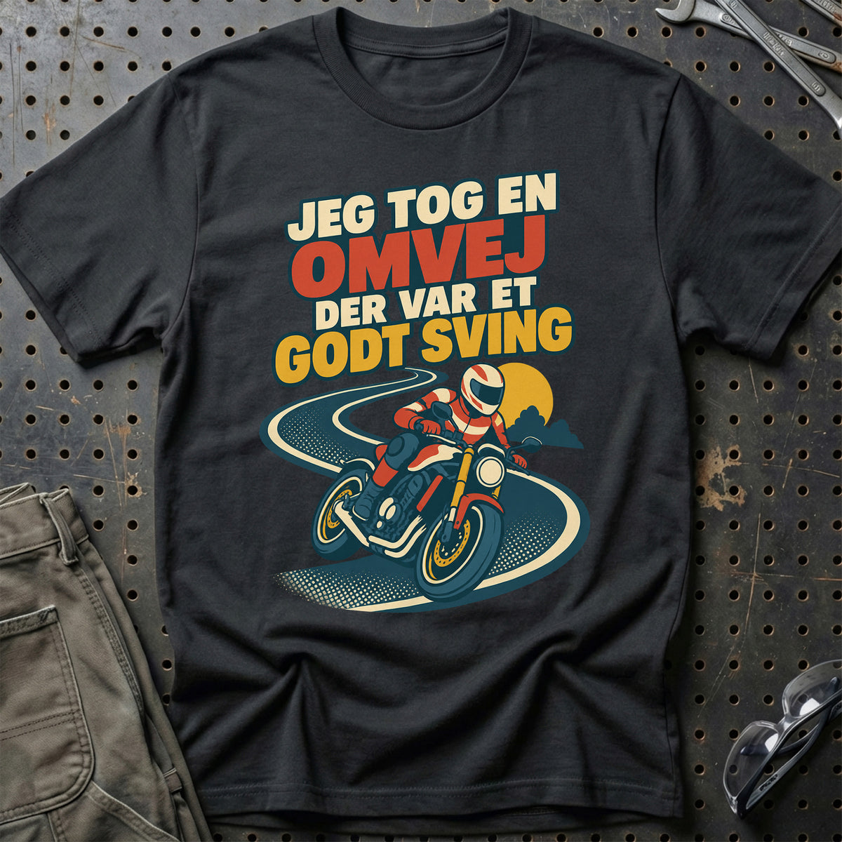 
Jeg tog en omvej der var et godt sving – Retro – Unisex T-Shirt – Sort