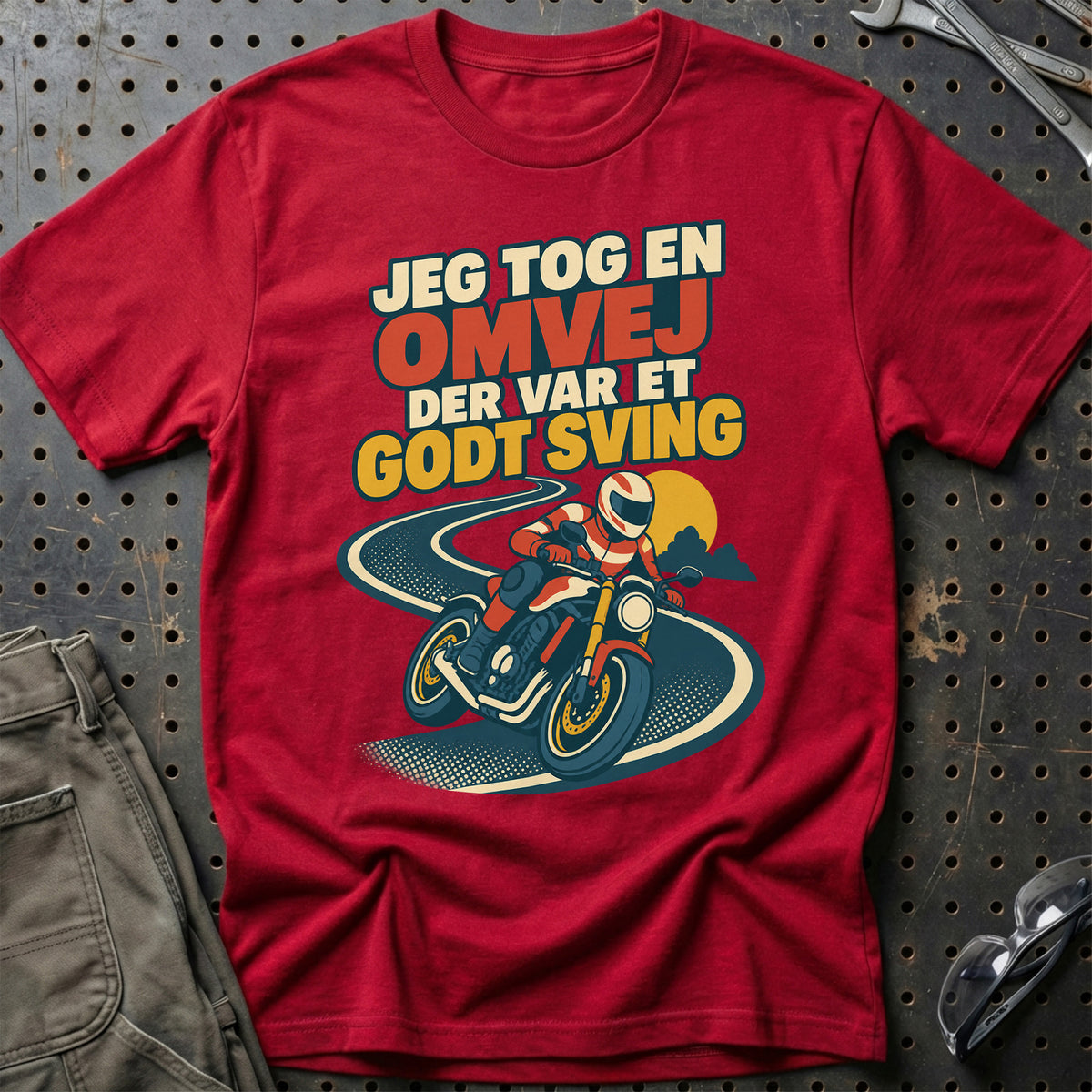 
Jeg tog en omvej der var et godt sving – Retro – Unisex T-Shirt – Rød