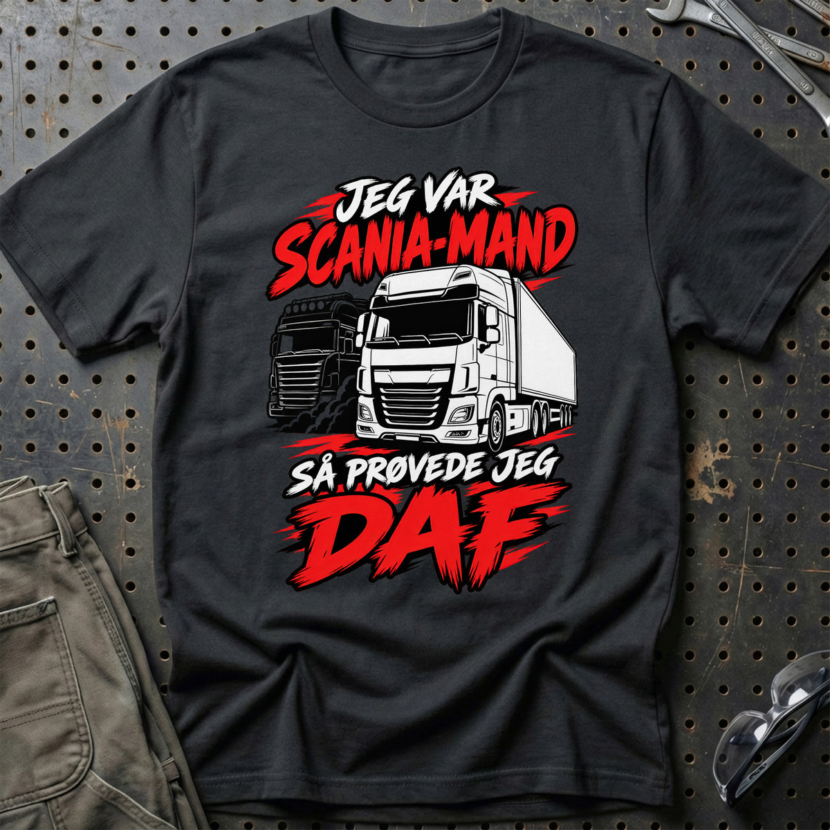 Jeg Var Scania-Mand – Så Prøvede Jeg DAF T-Shirt – Sort
