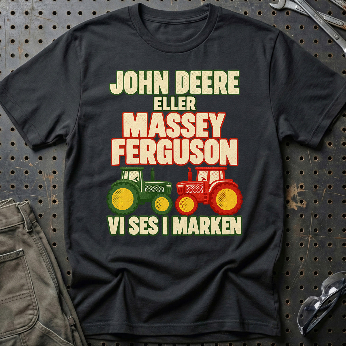 
John Deere eller Massey Ferguson vi ses i marken – Retro – Unisex T-Shirt – Sort