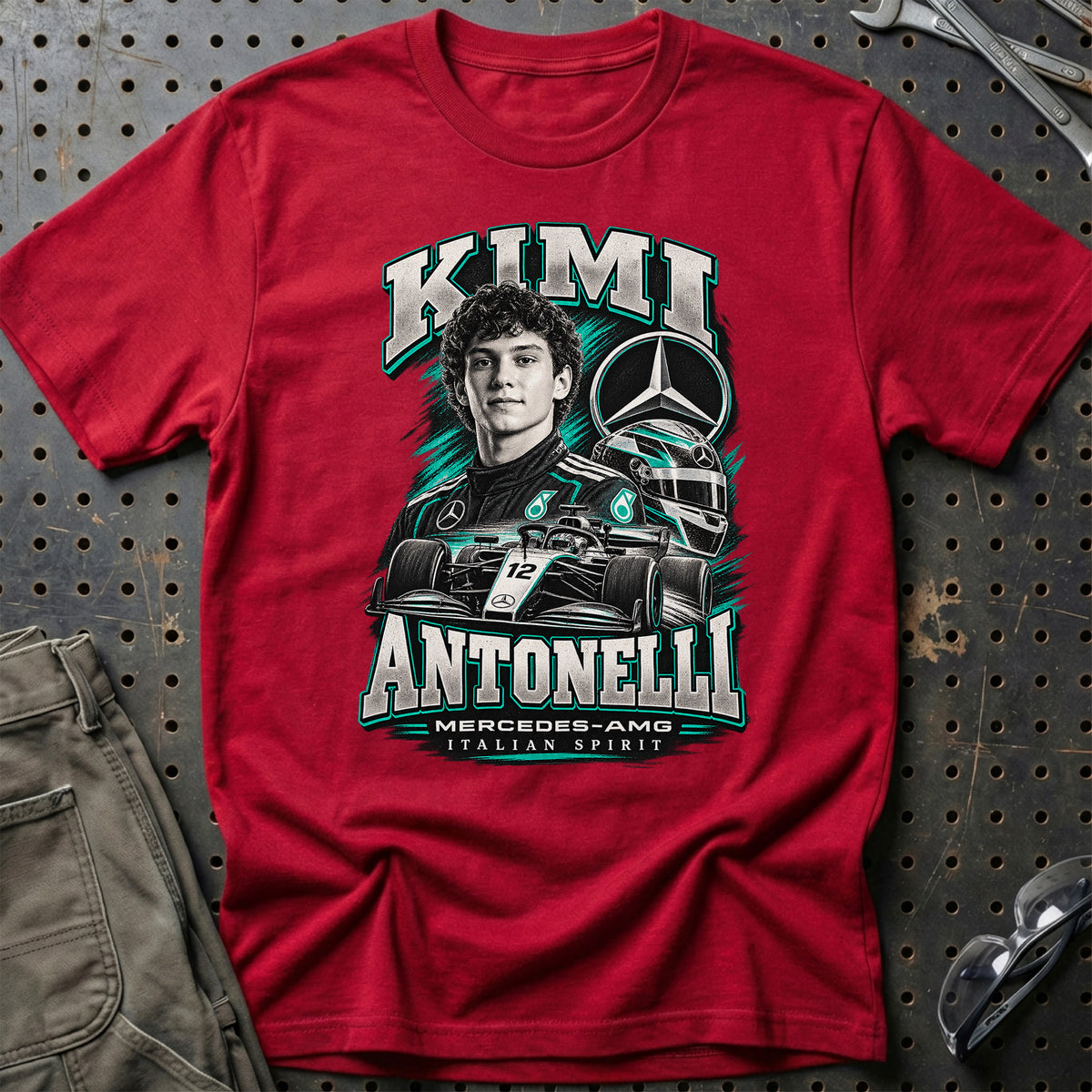 
Kimi Antonelli – Mercedes-AMG – Italian Spirit – Unisex T-Shirt – Rød