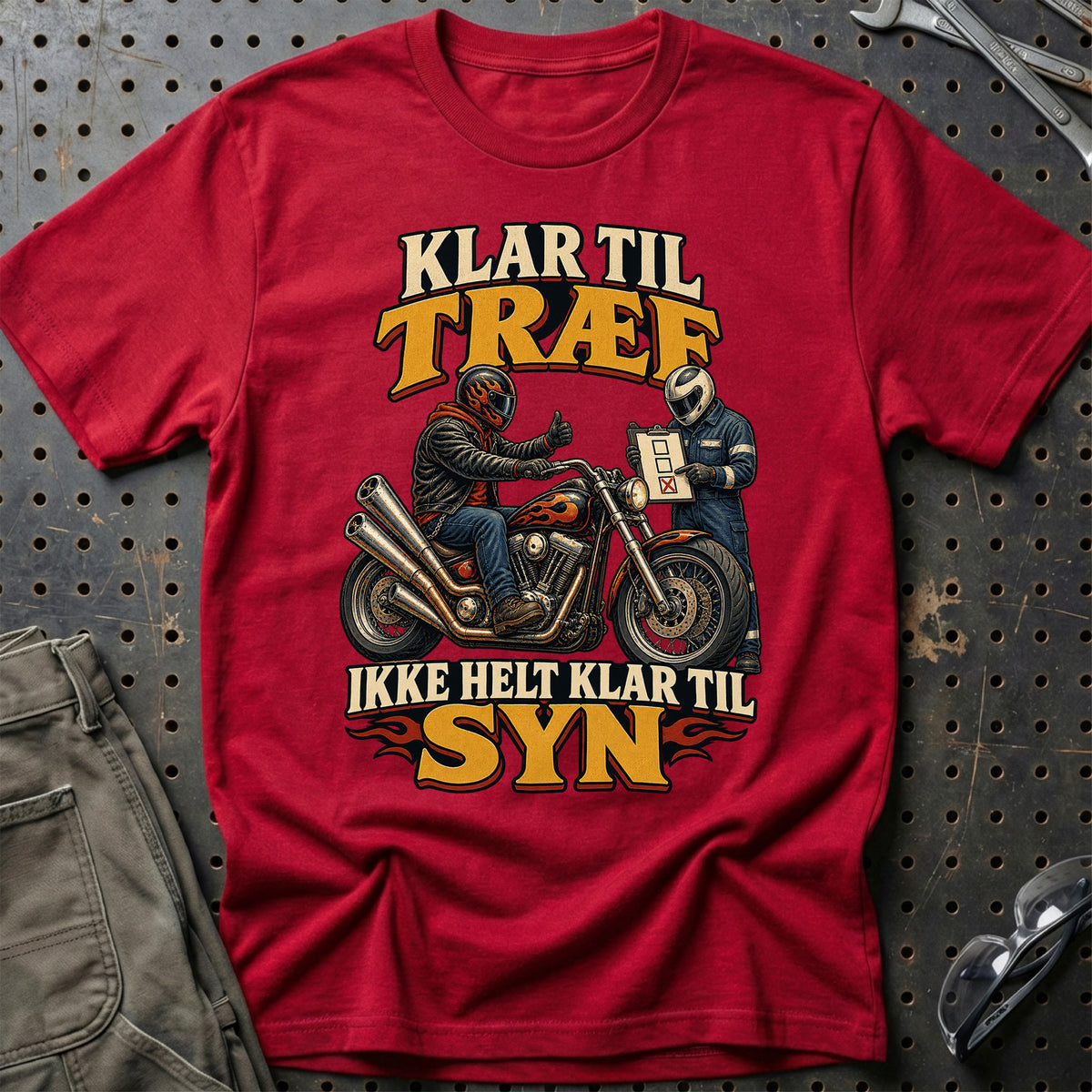
Klar til træf ikke helt klar til syn – Illustration – Unisex T-Shirt – Rød