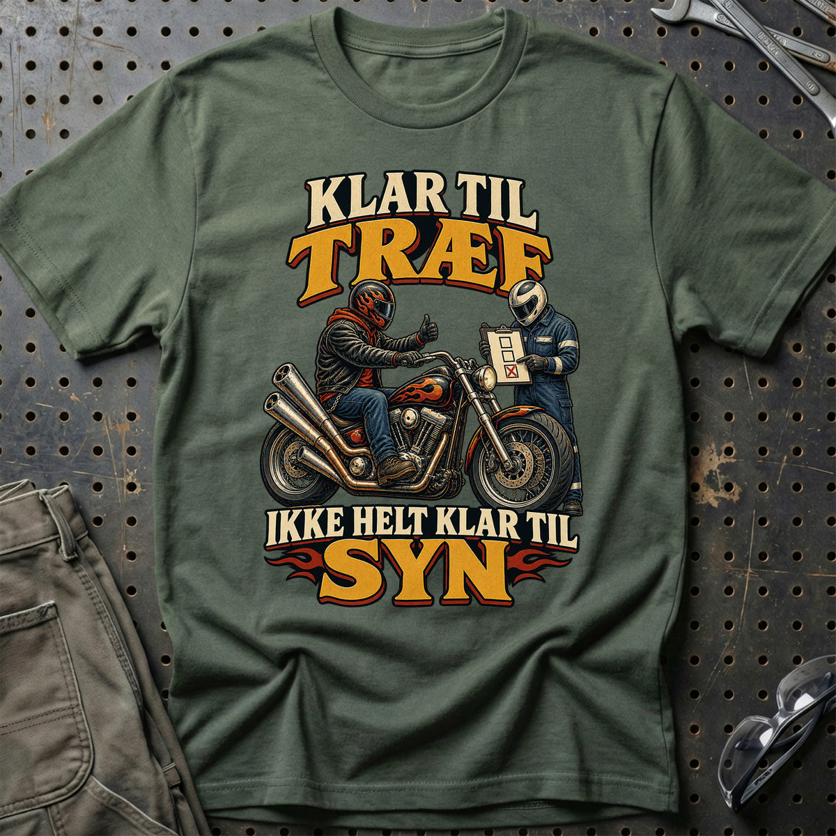
Klar til træf ikke helt klar til syn – Illustration – Unisex T-Shirt – Grøn Militær