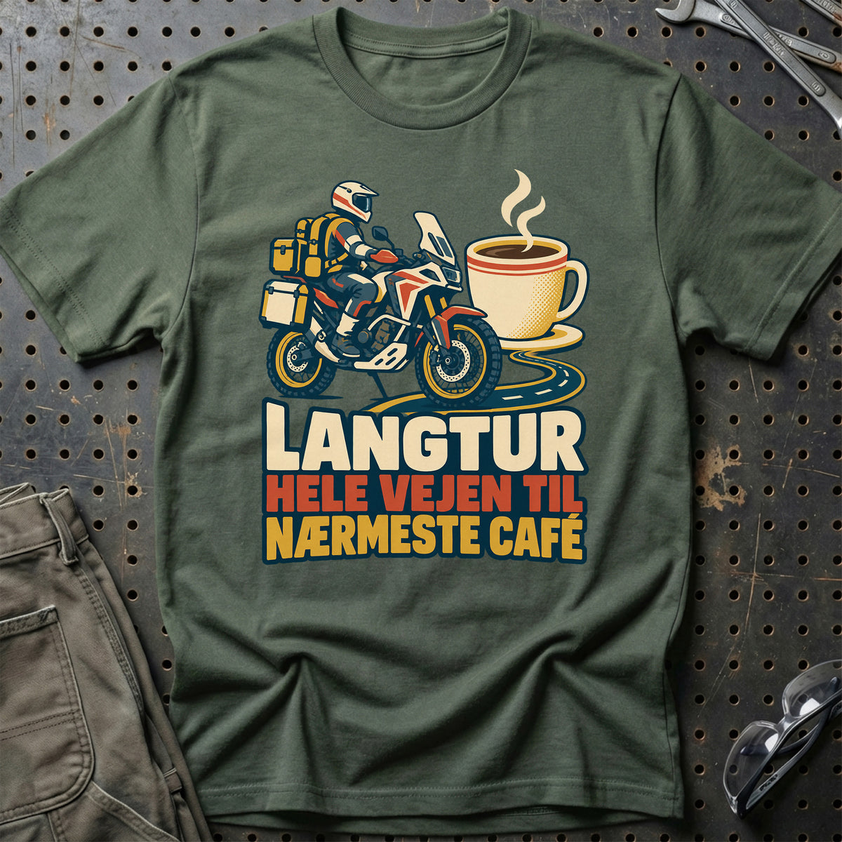 
Langtur hele vejen til nærmeste café – Retro – Unisex T-Shirt – Grøn Militær