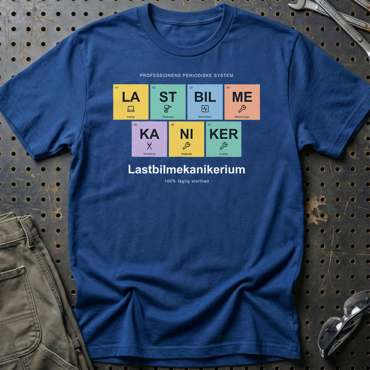
Lastbilmekaniker – Lastbilmekanikerium – Unisex T-Shirt med tryk foran, farve: Blå Royal