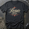 
Lexus Garage – Pinstripe – Unisex T-Shirt med tryk foran, farve: Sort