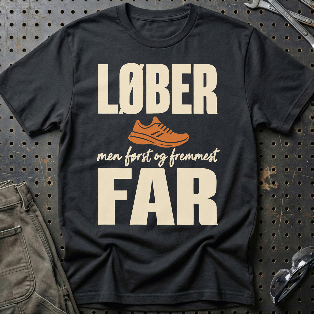 
Løber – Men først og fremmest far – Unisex T-Shirt – Sort