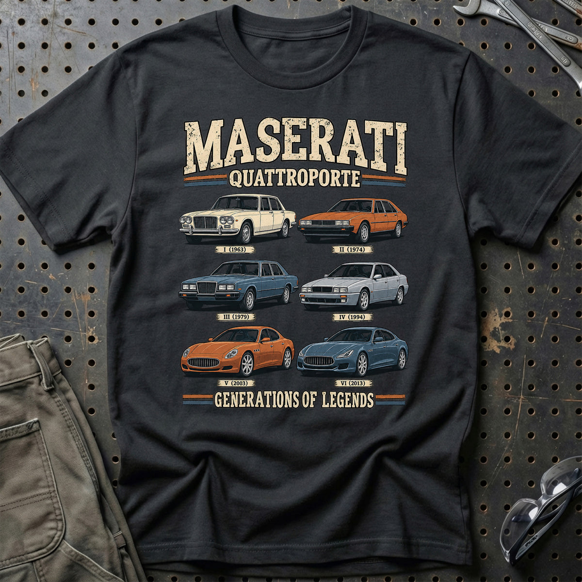 
Maserati Quattroporte – Generations of Legends T-Shirt – Sort