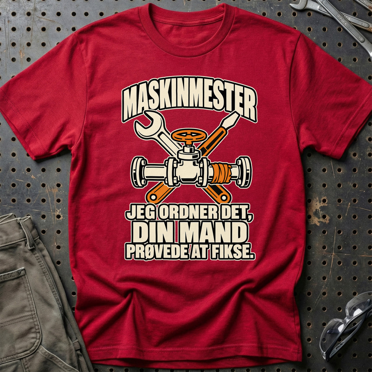 
Maskinmester – Jeg Ordner Det, Din Mand Prøvede At Fikse T-Shirt – Rød