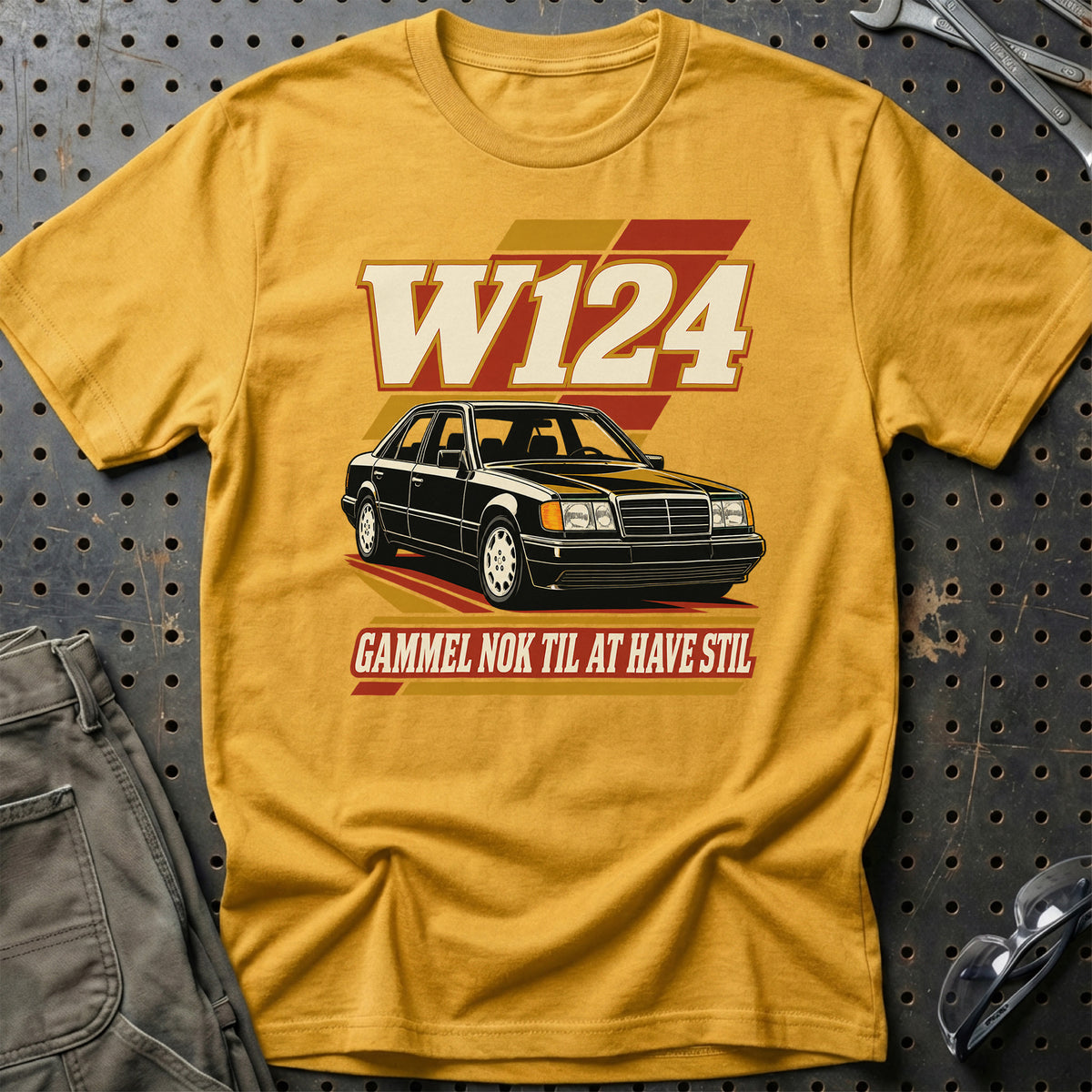 
Mercedes W124 – Gammel nok til at have stil – Unisex T-Shirt – Guld