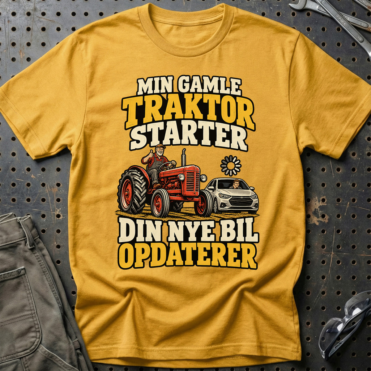 
Min gamle traktor starter din nye bil opdaterer – Illustration – Unisex T-Shirt – Guld