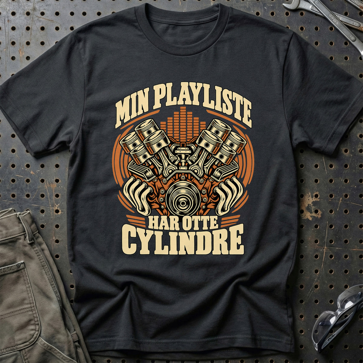 Min playliste har otte cylindre T-Shirt – Sort