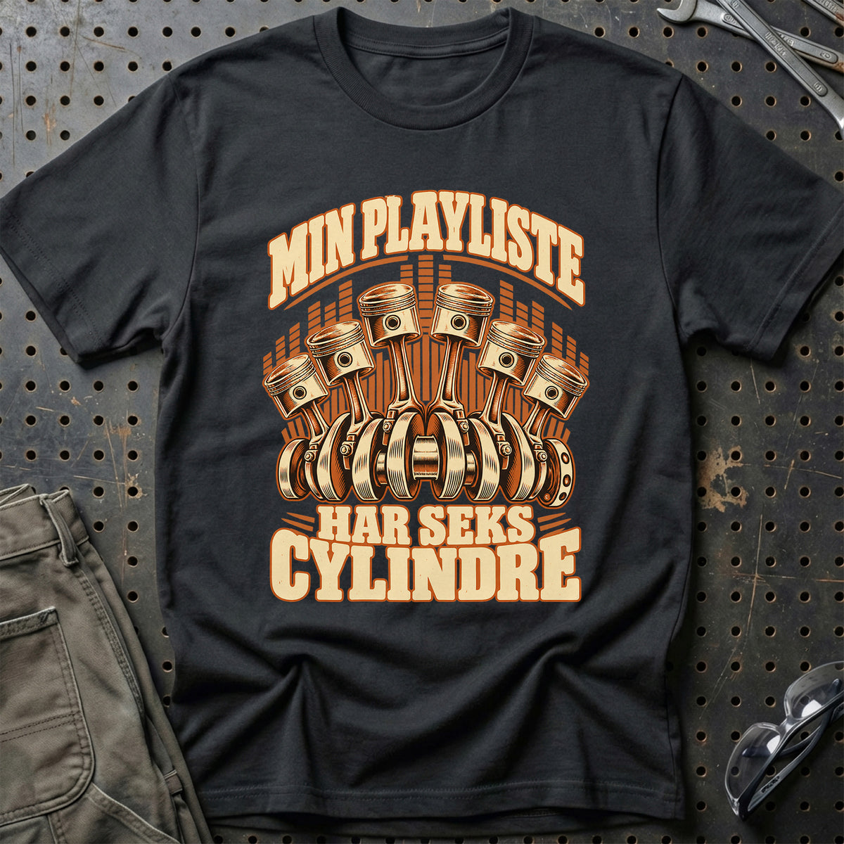 Min playliste har seks cylindre T-Shirt – Sort