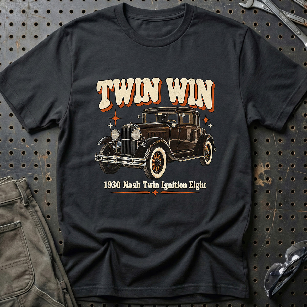 
Nash Twin Ignition Eight 1930 – Twin Win T-Shirt – Sort
