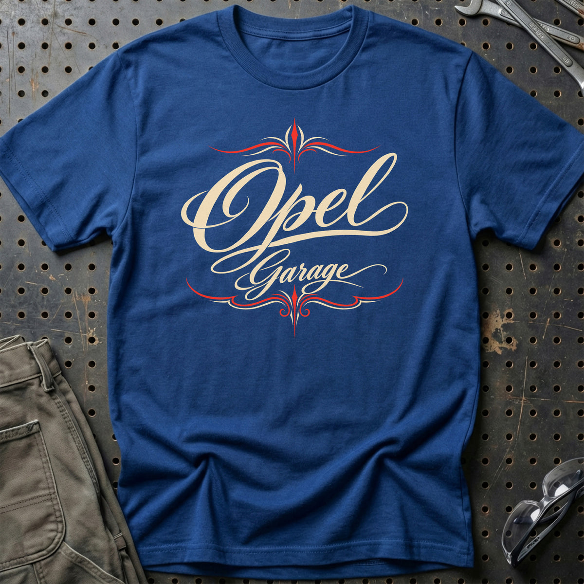 
Opel Garage – Pinstripe – Unisex T-Shirt med tryk foran, farve: Blå Royal