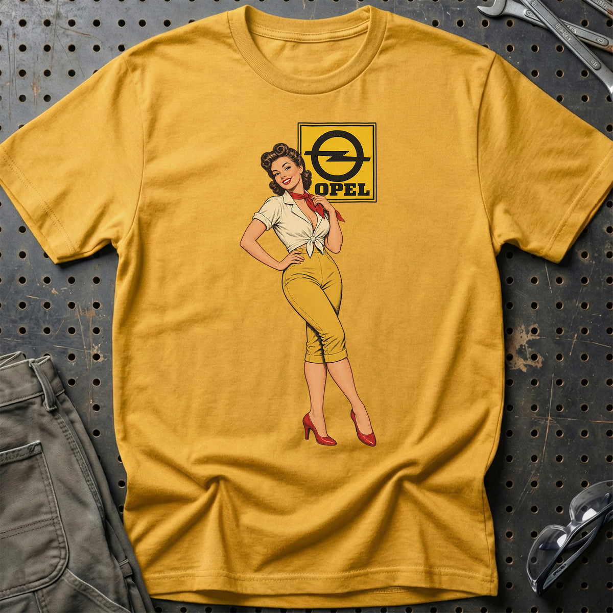 Opel Retro Pinup T-Shirt – Guld