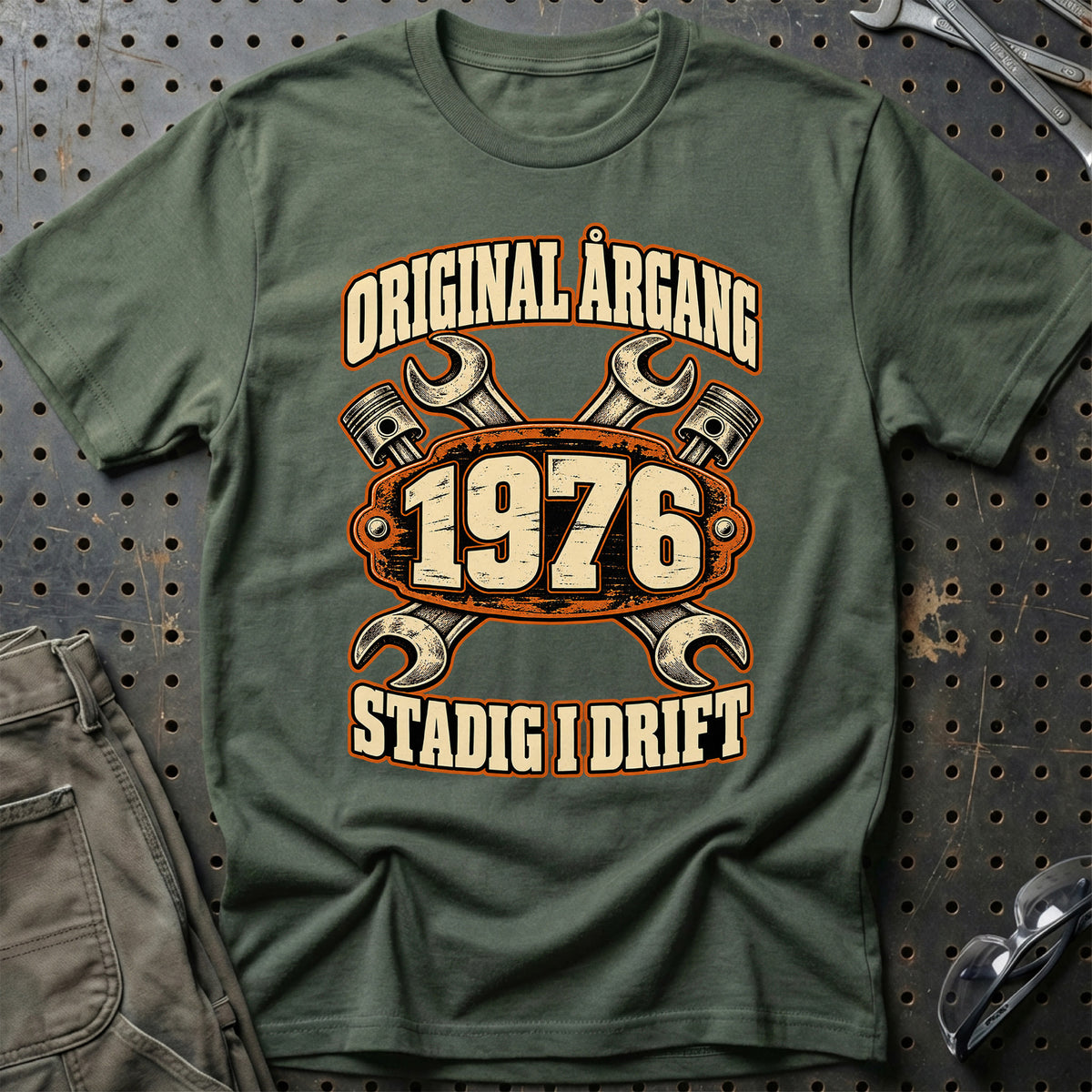 Original årgang 1976 – Stadig i drift T-Shirt – Grøn Militær