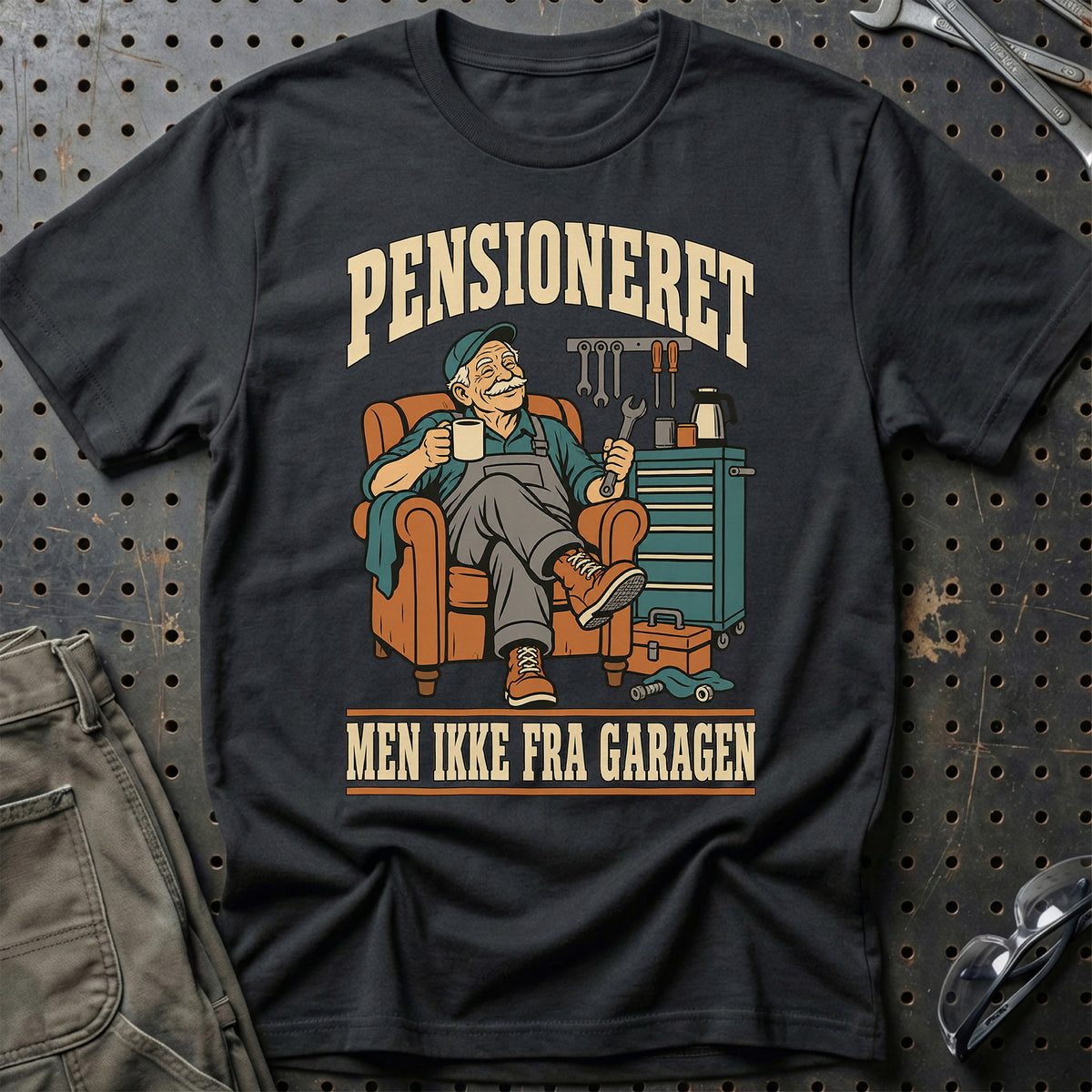 Pensioneret – Men ikke fra garagen T-Shirt – Sort