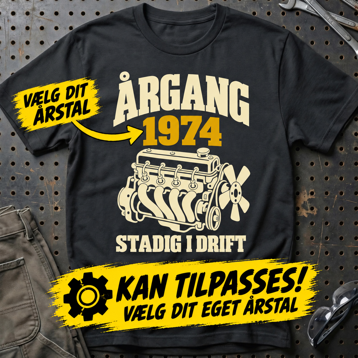 Personlig – Årgang stadig i drift – T-shirt med dit årstal – Sort