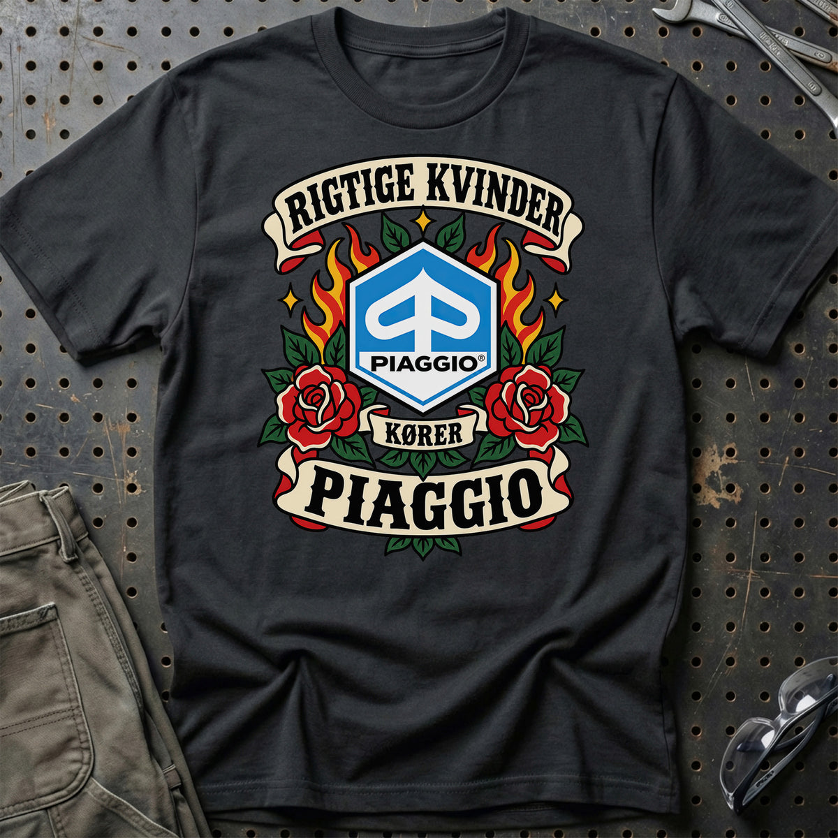 Piaggio Rigtige Kvinder Kører – Roser og Flammer T-Shirt – Sort