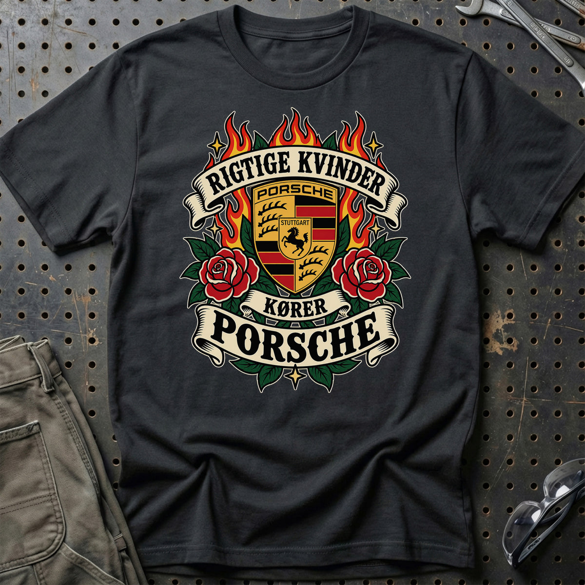 Porsche Rigtige Kvinder Kører – Roser og Flammer T-Shirt – Sort