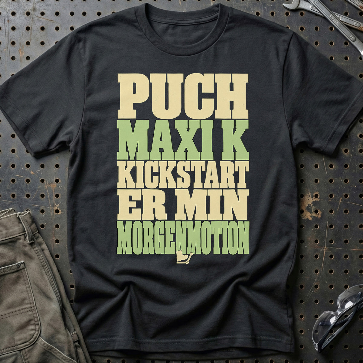 
Puch Maxi K – Kickstart er min morgenmotion – Tekst – Unisex T-Shirt med tryk foran, farve: Sort