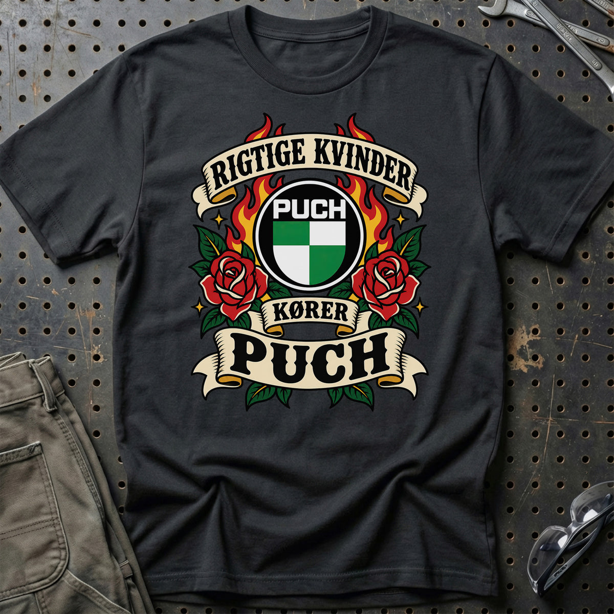 Puch Rigtige Kvinder Kører – Roser og Flammer T-Shirt – Sort