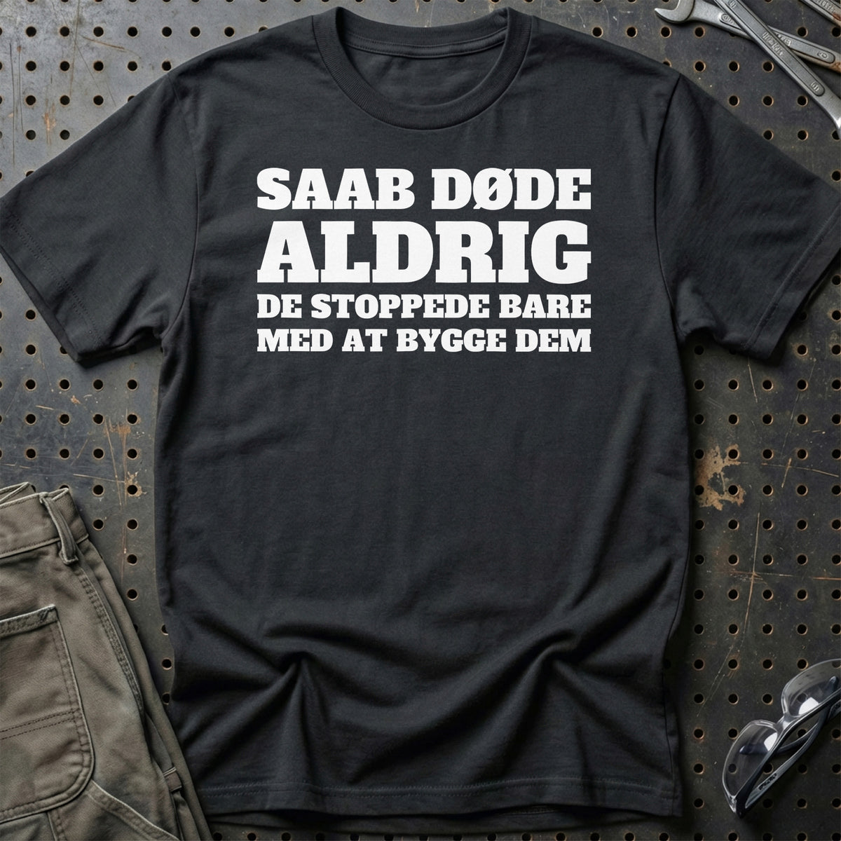 Saab – Døde Aldrig – De Stoppede Bare Med At Bygge Dem T-Shirt – Sort