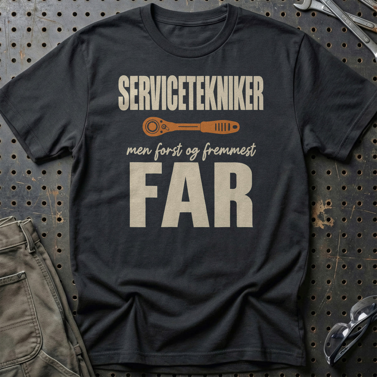 Servicetekniker – Men Først Og Fremmest Far T-Shirt – Sort